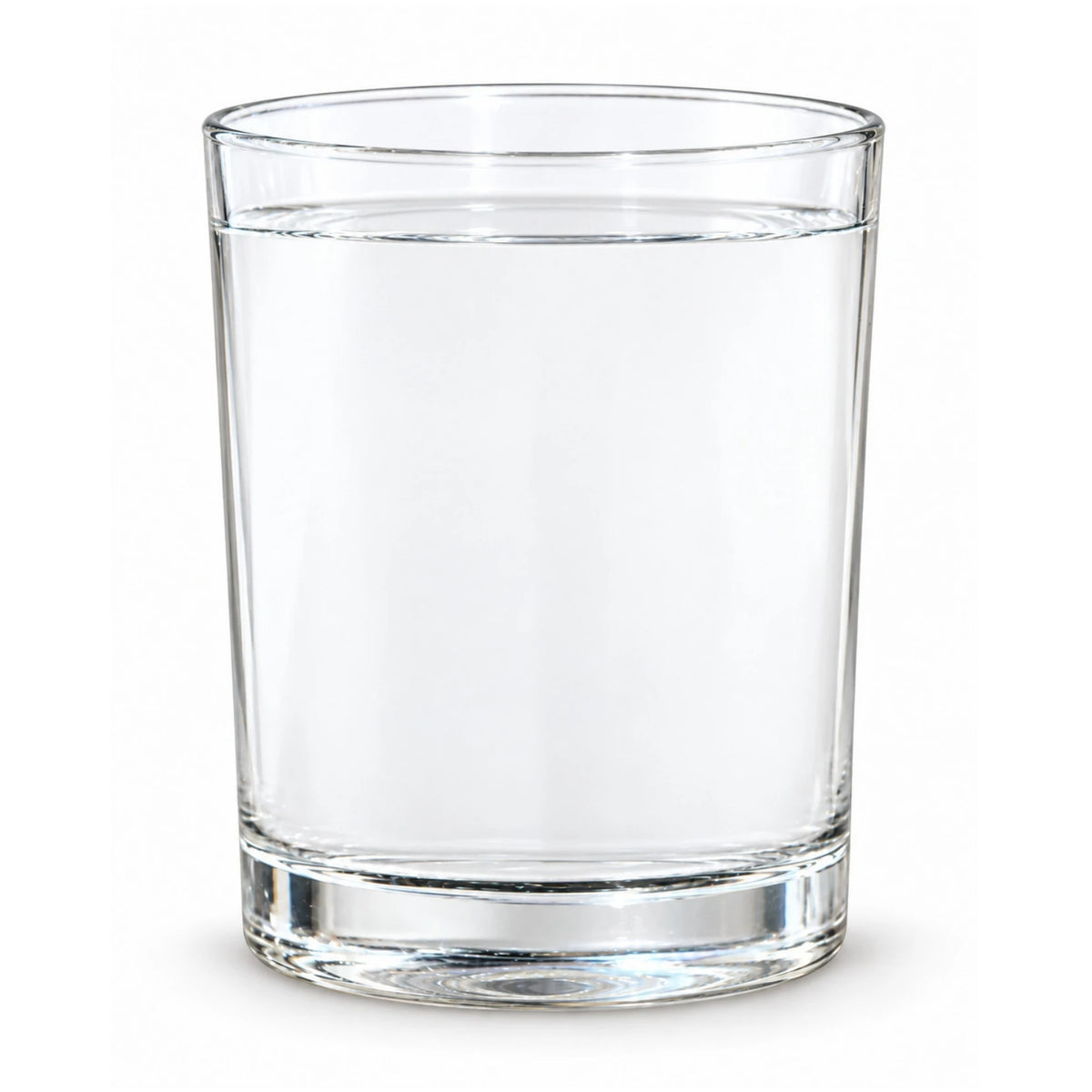 Verre d'eau claire après filtration