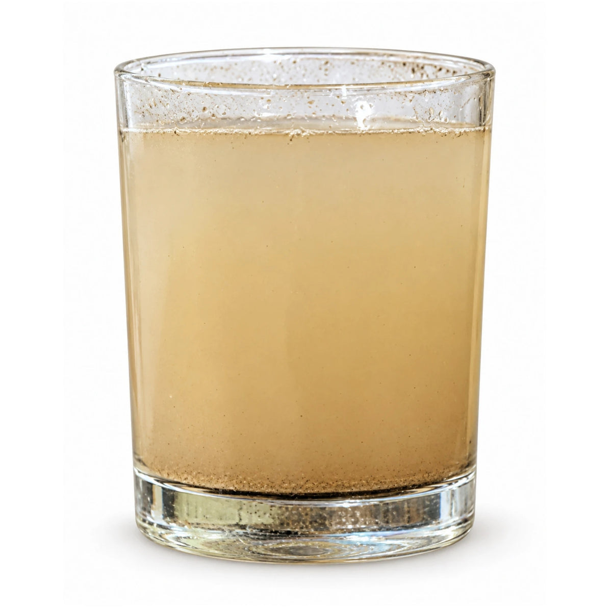 Verre d'eau trouble avant filtration